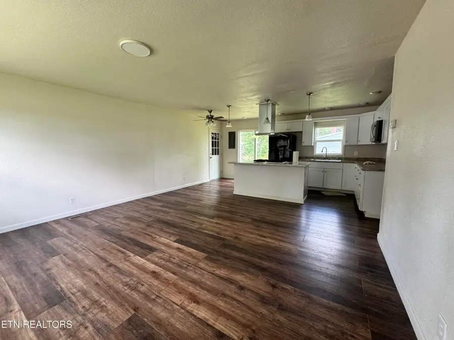 318 Sadie St, Jamestown, TN 38556 - #3