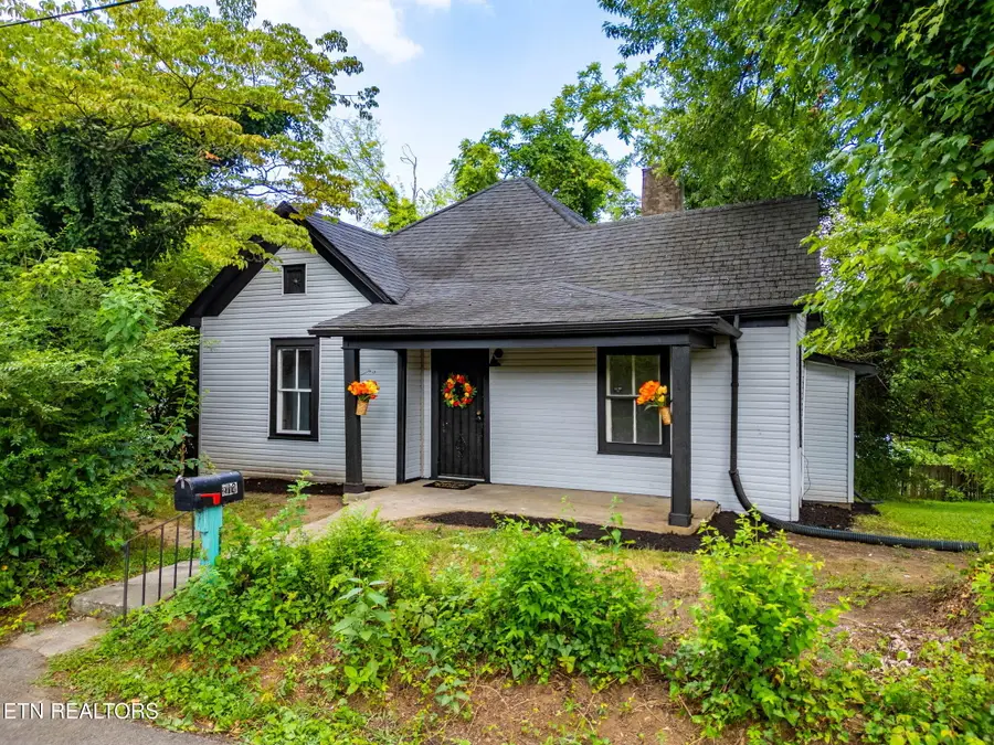 2714 Summit Ave, Knoxville, TN 37917 - #3