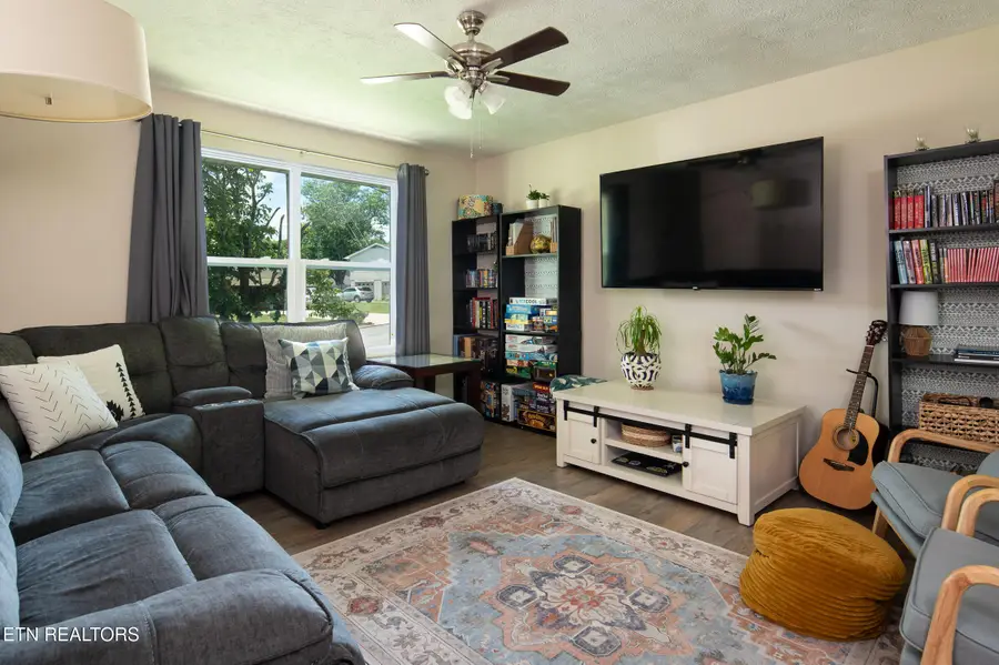 7712 S Whispering Oak Circle, Powell, TN 37849 - #3