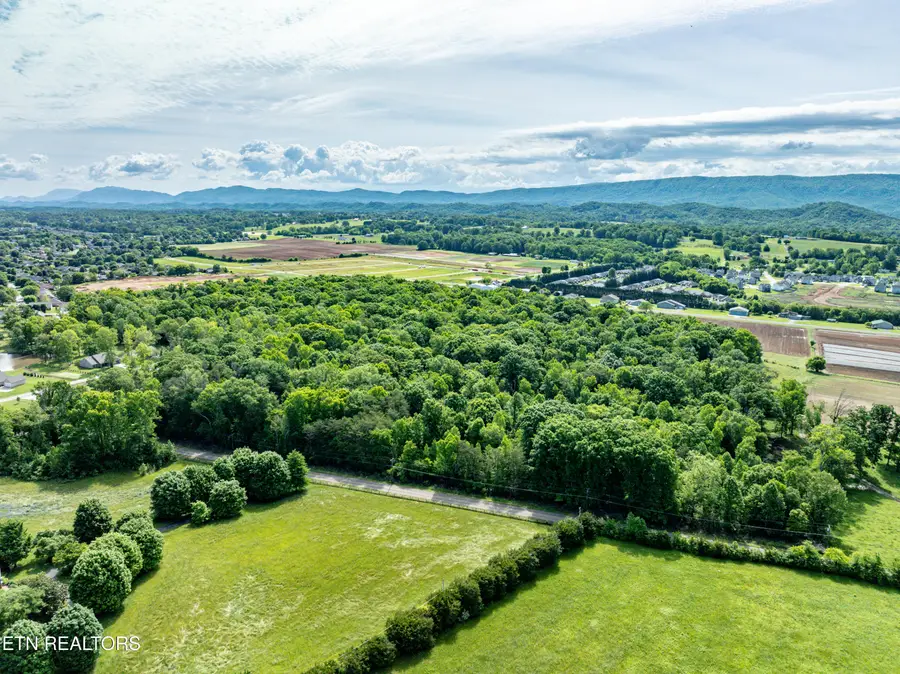2738 Carpenters Grade Rd, Maryville, TN 37803 - #3