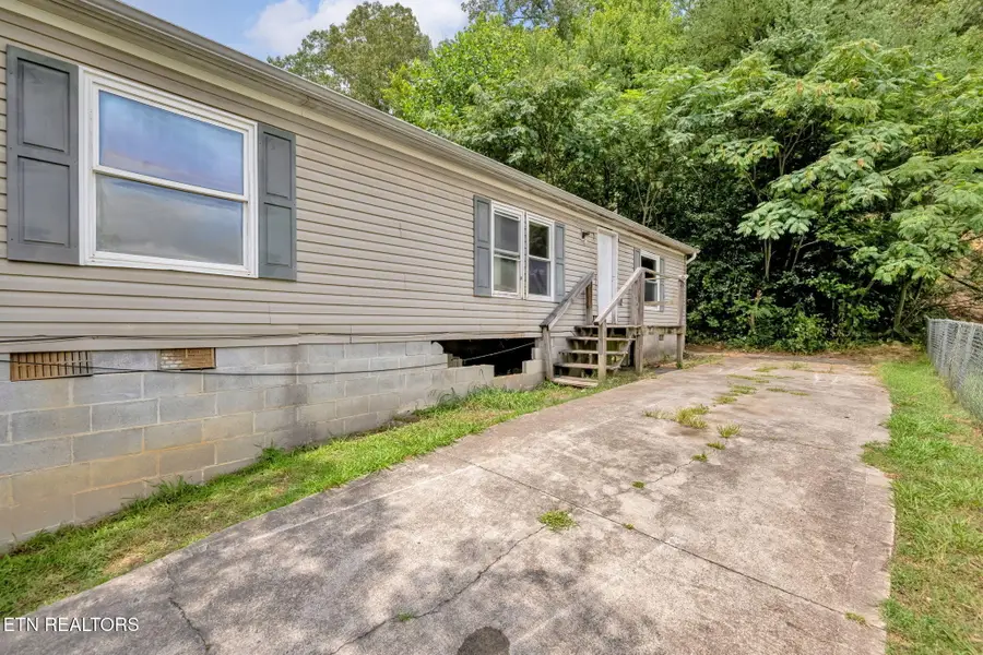 445 W Broad St, Clinton, TN 37716 - #2