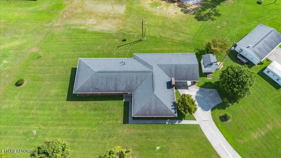 147 Meredith Rd, Lafollette, TN 37766 - #2