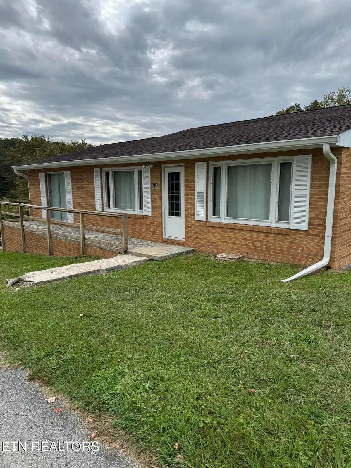 417 E Rockwood St, Rockwood, TN 37854 - #1