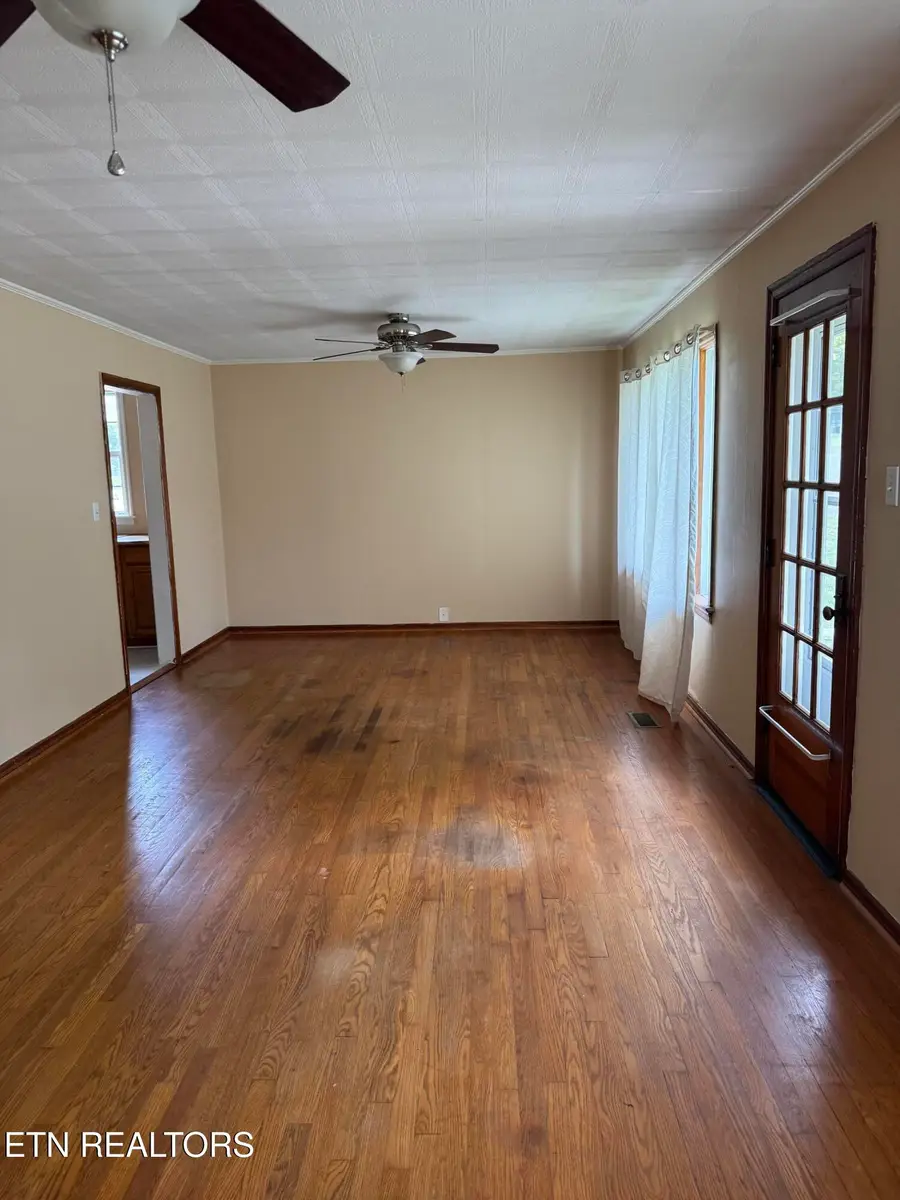 417 E Rockwood St, Rockwood, TN 37854 - #3