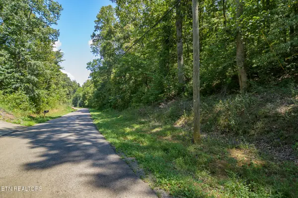 200 Scenic River Rd, Madisonville, TN 37354