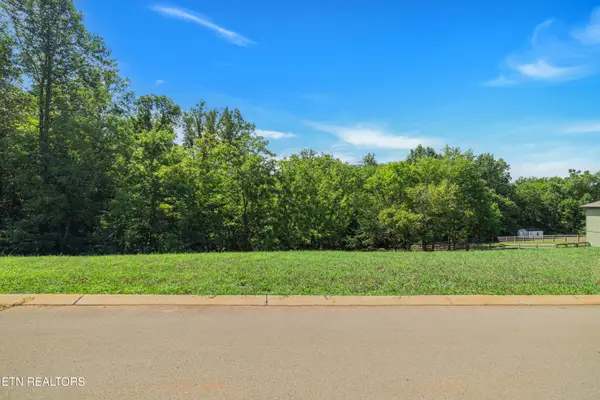 623 Farm Of The Smokies Way, Maryville, TN 37804