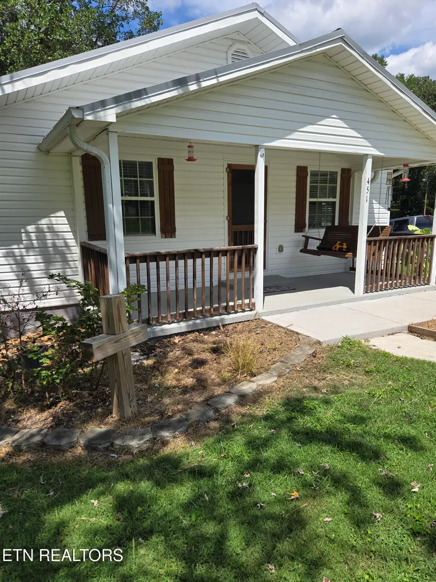 451 S Patton Ave, Rockwood, TN 37854 - #3