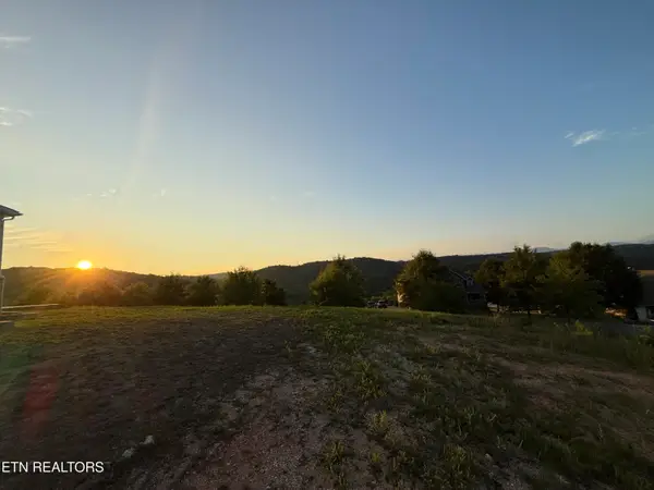 119 Pineberry East Rd, Oak Ridge, TN 37830