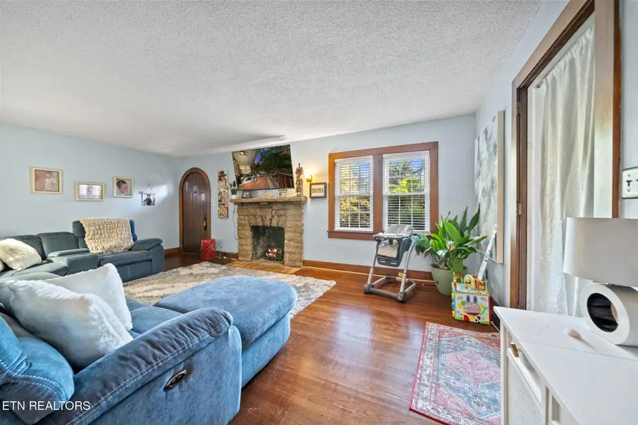 4303 Pleasant Ridge Rd, Knoxville, TN 37912 - #3