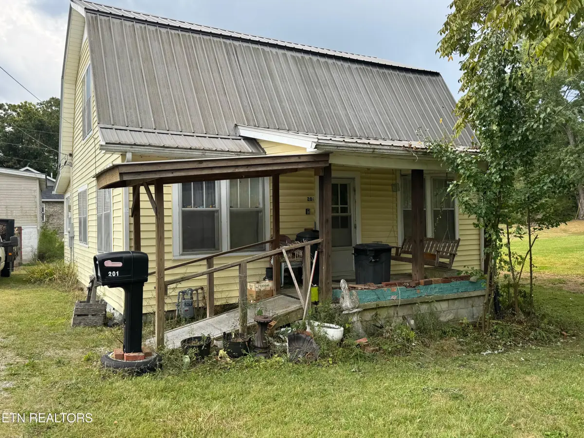 201 Taylor Ave, Jamestown, TN 38556 - #1