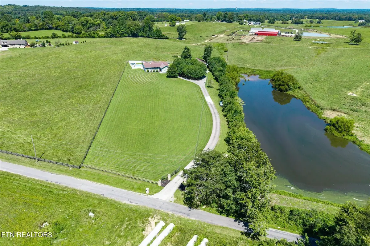 113 Swan Rd, Crossville, TN 38555 - #1