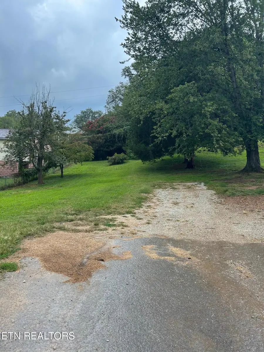 108 N Eighth St, Lafollette, TN 37766 - #3