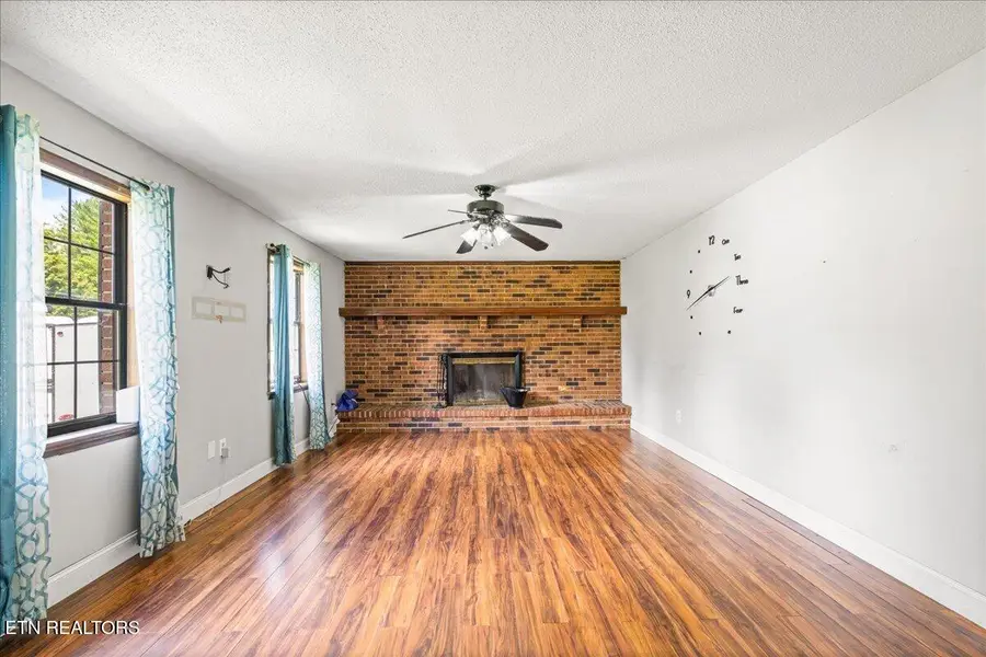 211 Evans Rd, Jacksboro, TN 37757 - #2