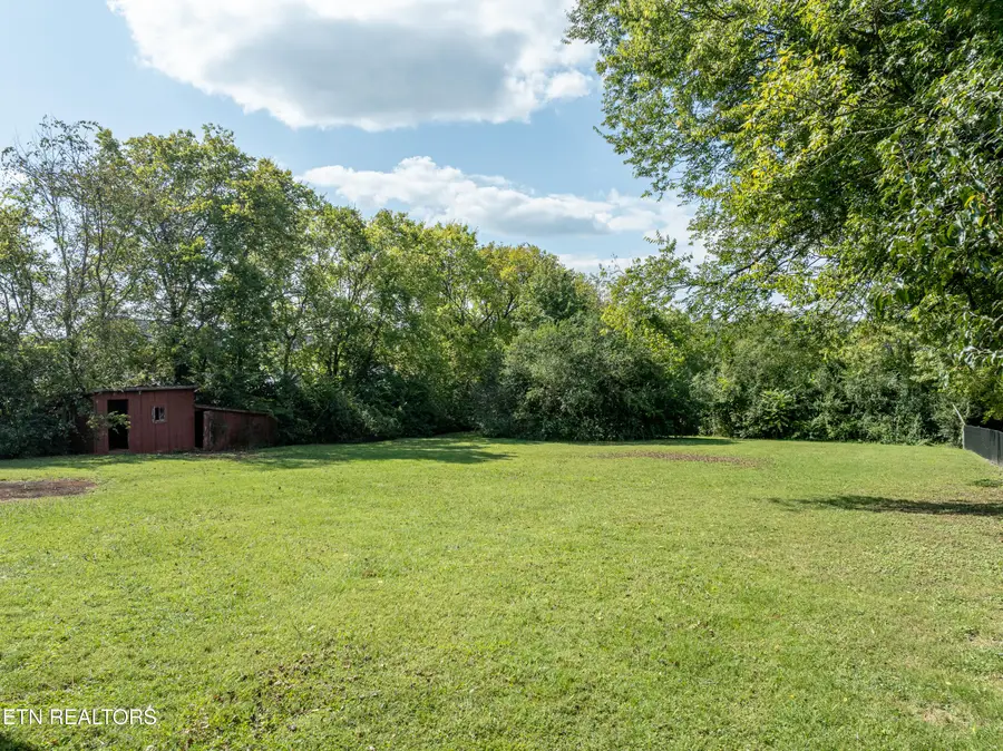 2117 Old Niles Ferry Rd, Maryville, TN 37803 - #2