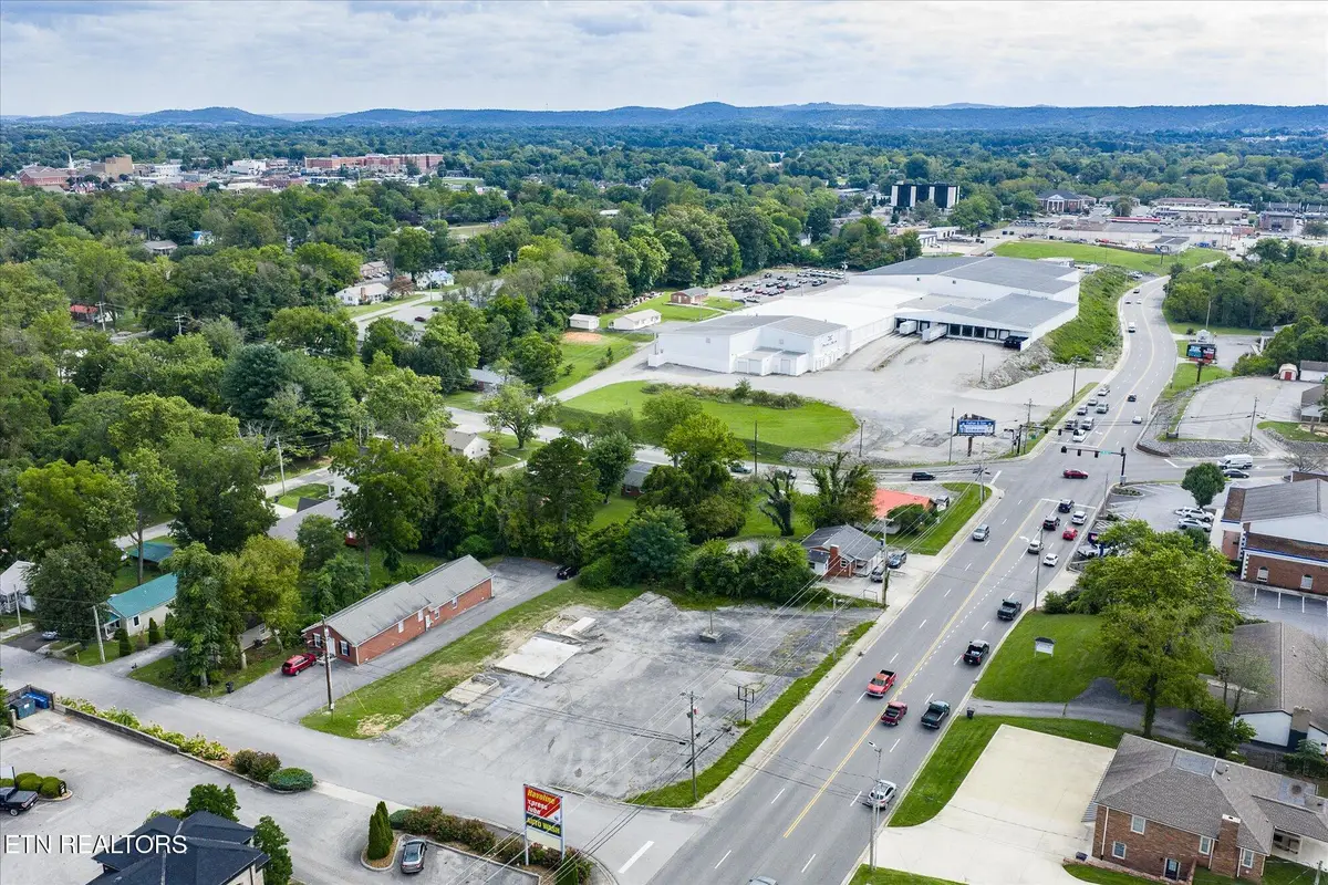 39 W Jackson St, Cookeville, TN 38501 - #1