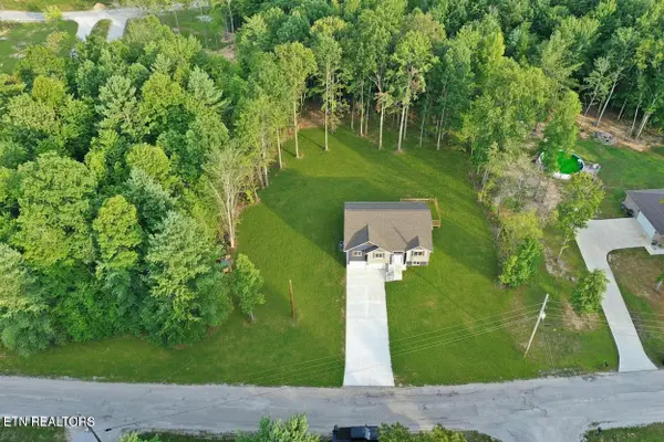 1045 Toomey Falls Rd, Oneida, TN 37841