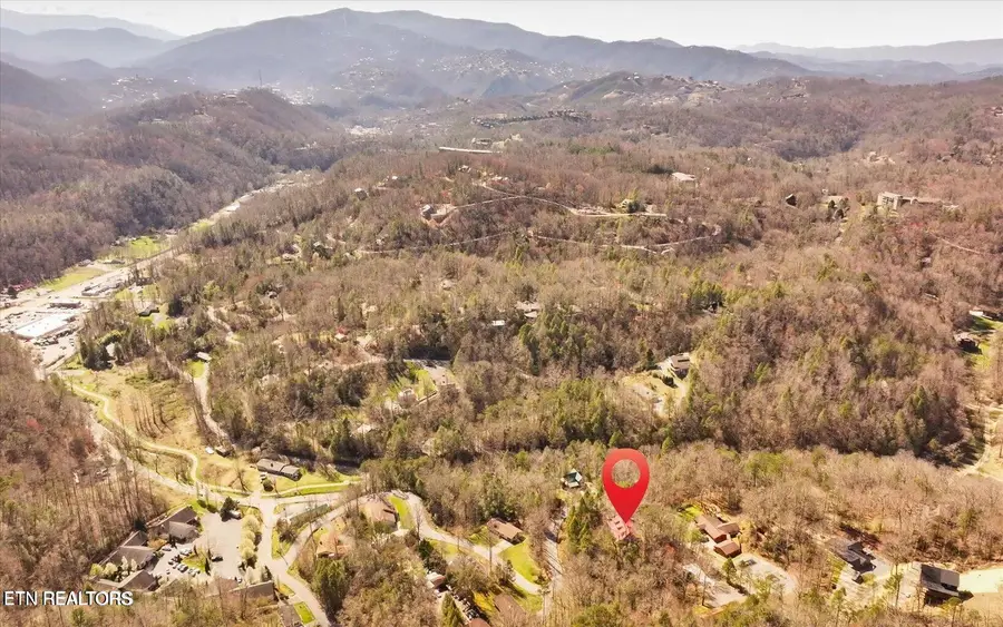 244 Palmer Rd, Gatlinburg, TN 37738 - #2