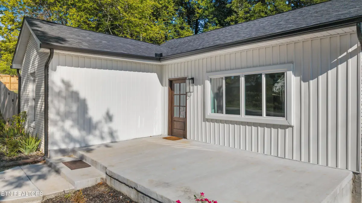 2399 Sweetwater Vonore Rd, Sweetwater, TN 37874 - #1