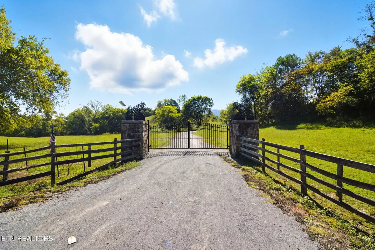 1356 Jayell Rd, Sevierville, TN 37862 - #1