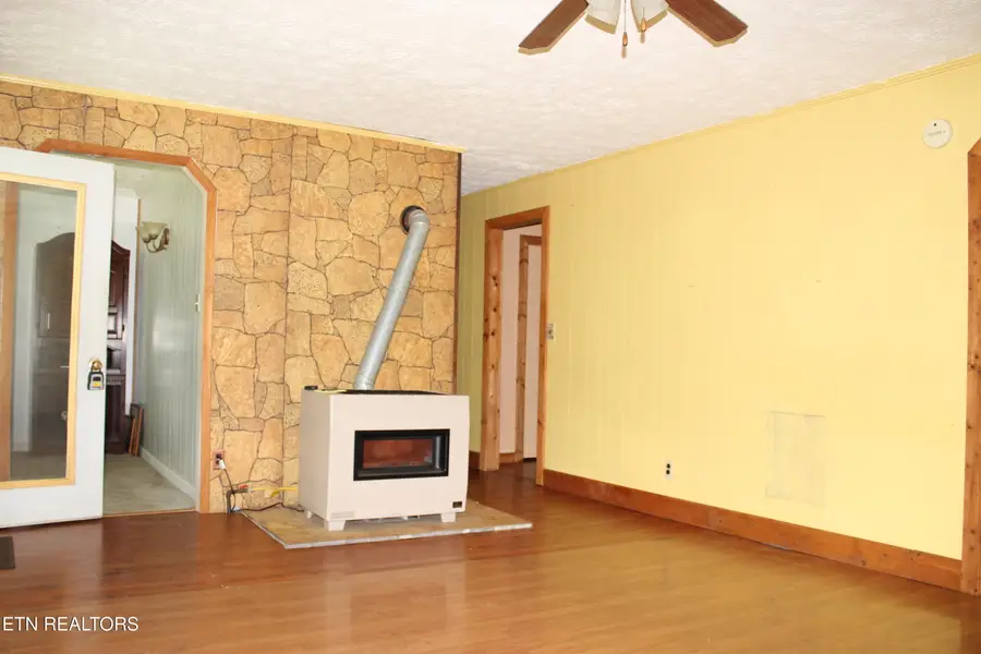 554 Mary Cromwell Rd, Jamestown, TN 38556 - #3