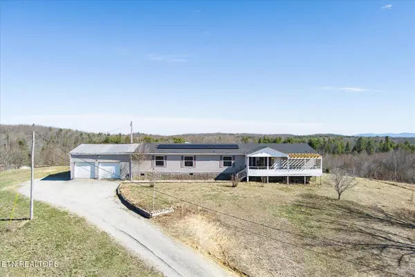 102 Flat Rock Rd, Deer Lodge, TN 37726