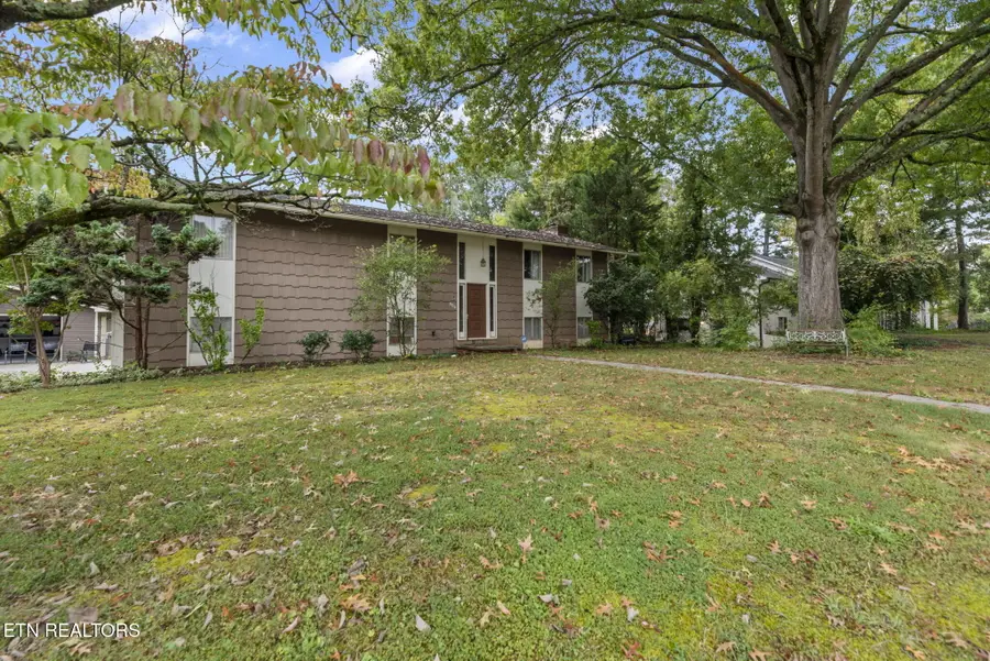 8716 Wimbledon Drive, Knoxville, TN 37923 - #2