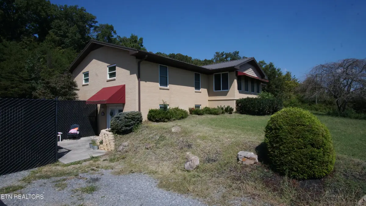110 N Springview Rd, Maryville, TN 37801 - #1