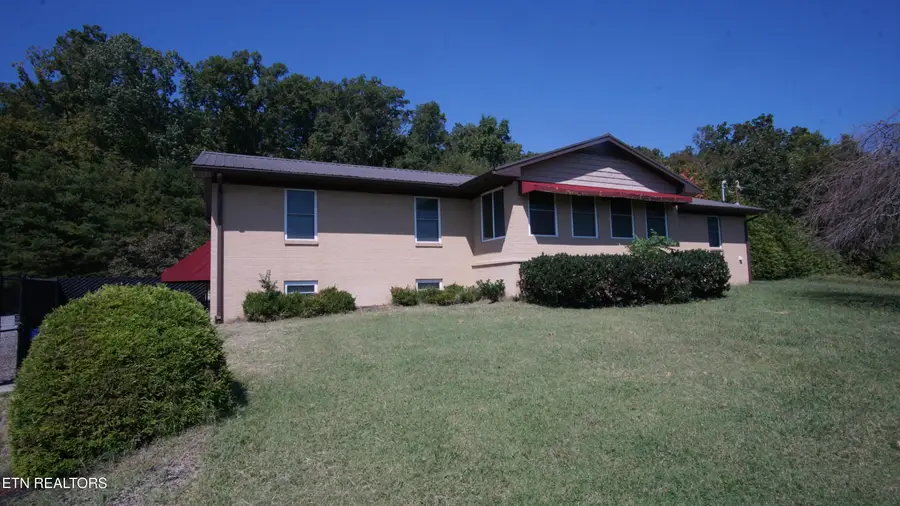 110 N Springview Rd, Maryville, TN 37801 - #3