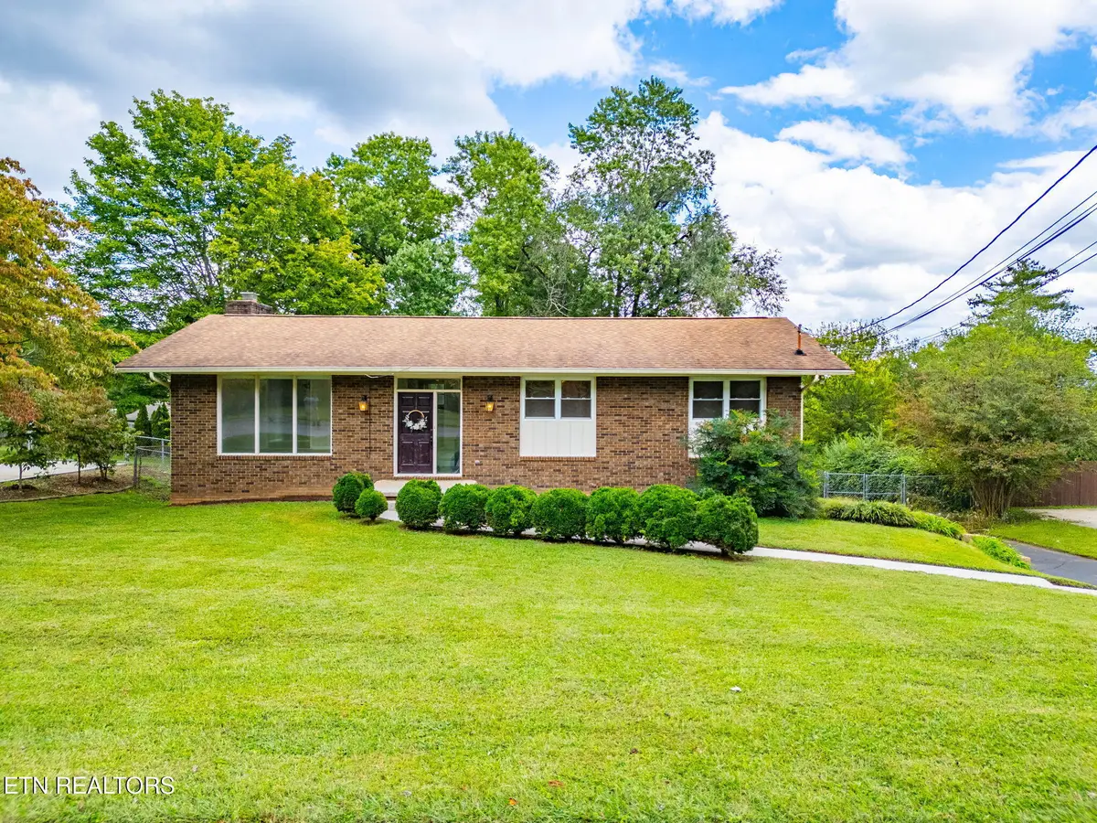 9036 Shallowford Rd, Knoxville, TN 37923 - #1