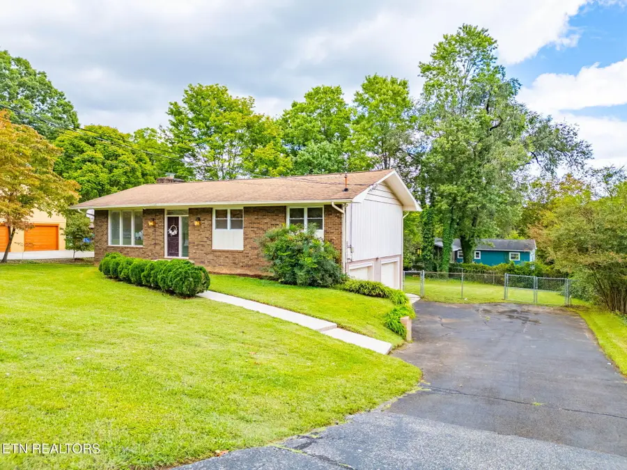 9036 Shallowford Rd, Knoxville, TN 37923 - #2