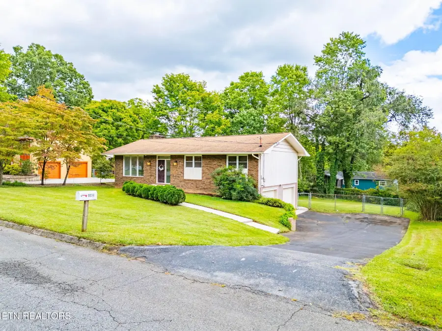 9036 Shallowford Rd, Knoxville, TN 37923 - #3