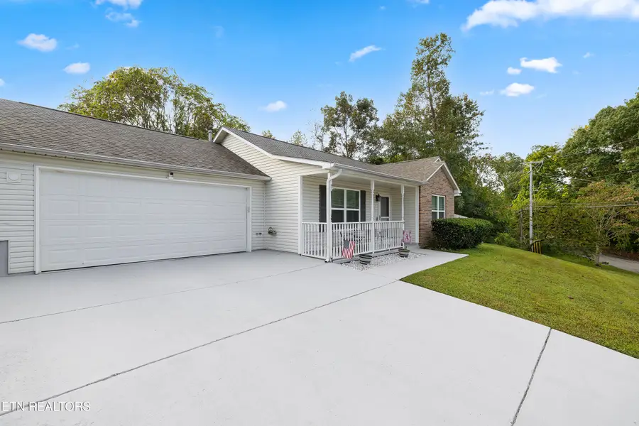 8212 Oak Terrace Lane, Powell, TN 37849 - #2