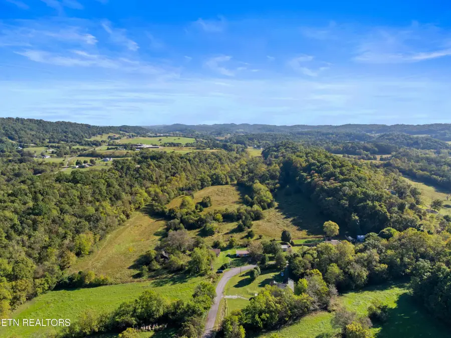 792 Rh Ellis Rd, Dandridge, TN 37725 - #2