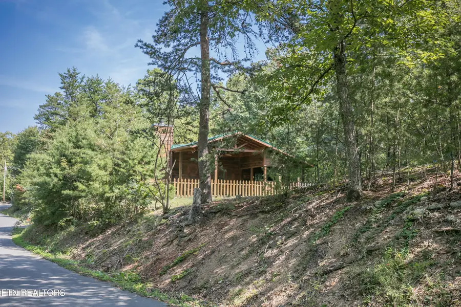 853 Lloyd Huskey Rd, Pigeon Forge, TN 37863 - #3