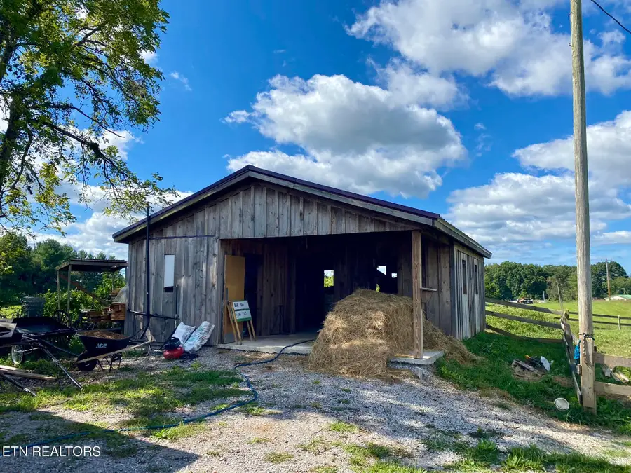 141 Central Ave, Lancing, TN 37770 - #2