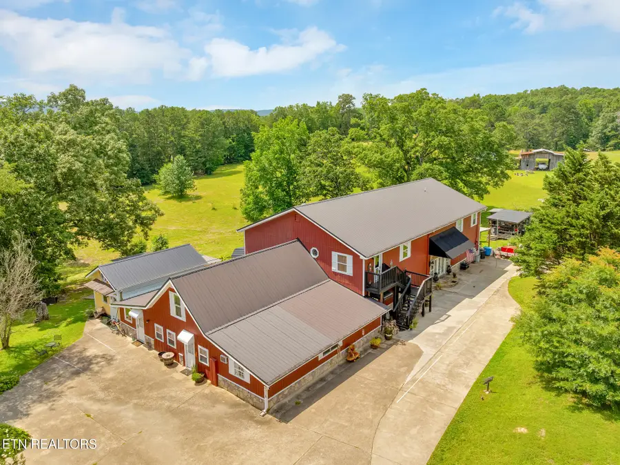 997 W West 12th St, Chickamauga, GA 30707 - #2