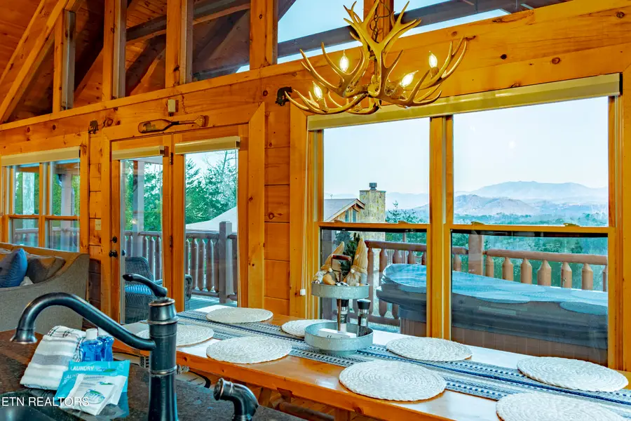 1713 Bear View Rd, Sevierville, TN 37876 - #2