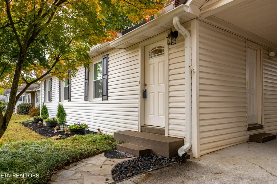 1907 Crest Rd, Maryville, TN 37804 - #2