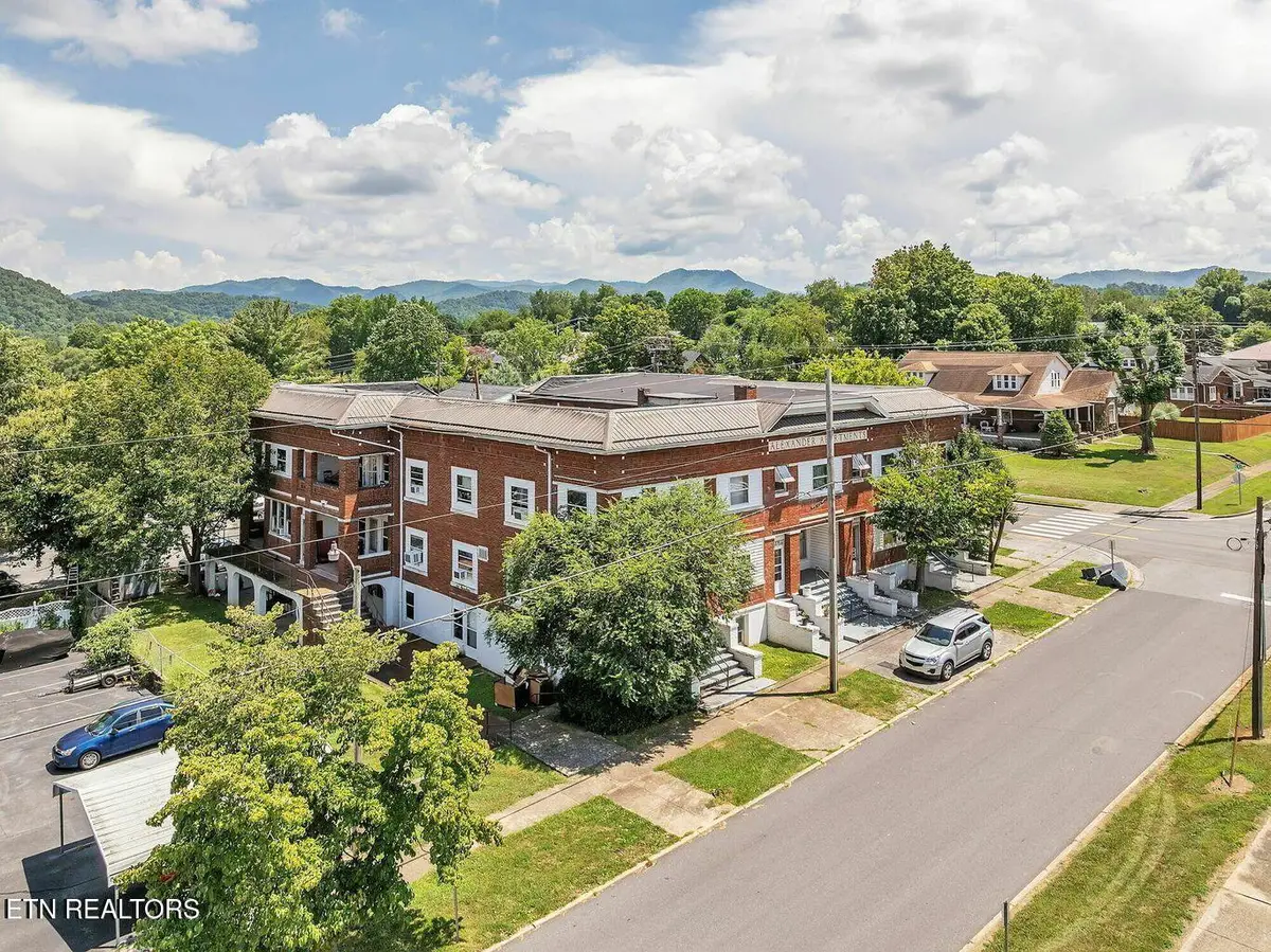 112 S Watauga Ave, Elizabethton, TN 37643 - #1