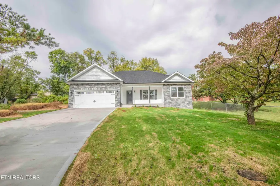 914 Mcadoo St, Clinton, TN 37716 - #2