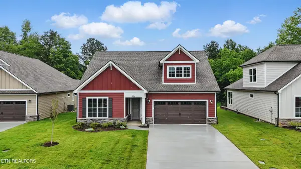 294 Trillium Tr, Lenoir City, TN 37771