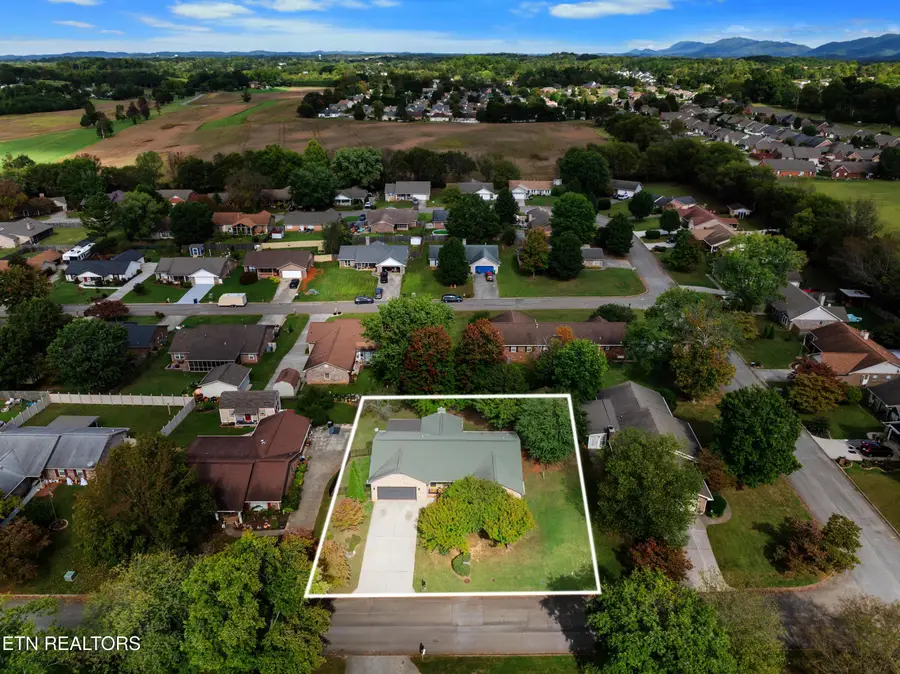 1420 Hartford Ave, Maryville, TN 37803 - #2