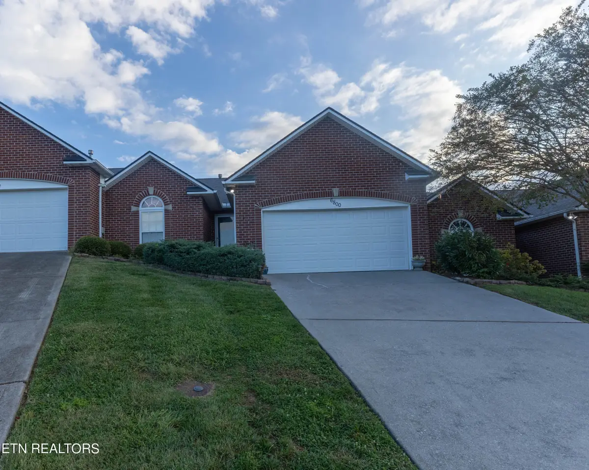 6800 Pemmbrooke Shire Lane, Knoxville, TN 37909 - #1