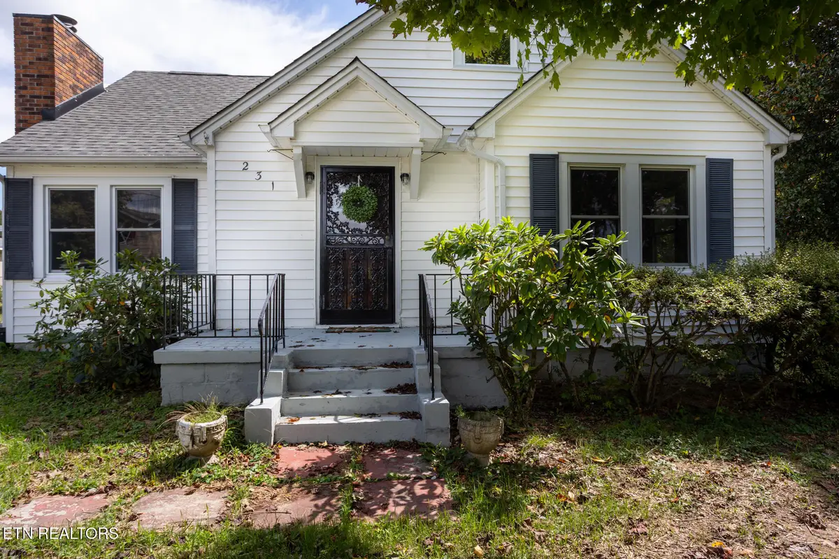 231 S Oakwood Ave, Clinton, TN 37716 - #1