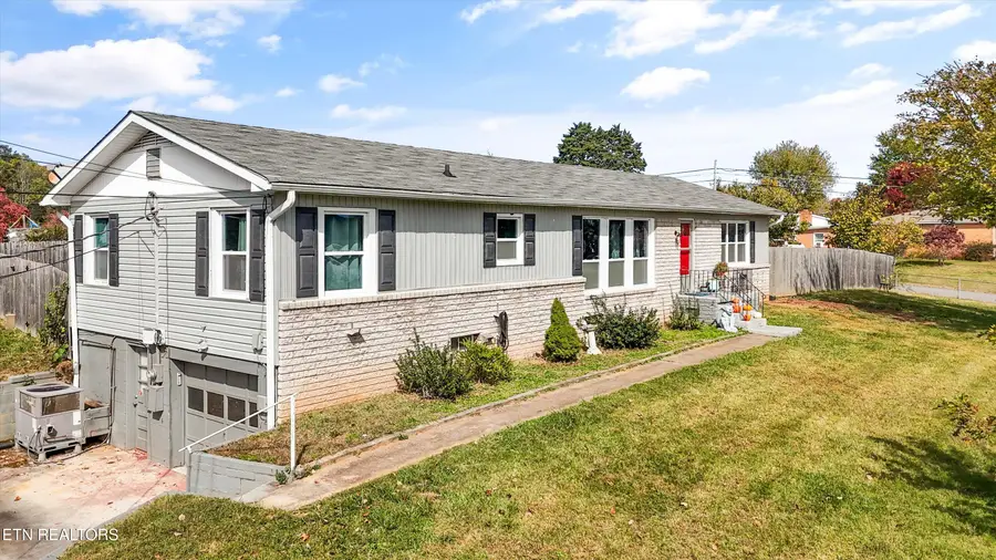 2401 Capri Drive, Knoxville, TN 37912 - #2