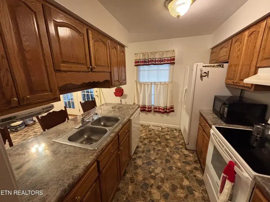 530 Pine Creek Rd, Oneida, TN 37841 - #3