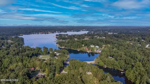 1564 E Cherokee Rd, Crossville, TN 38572