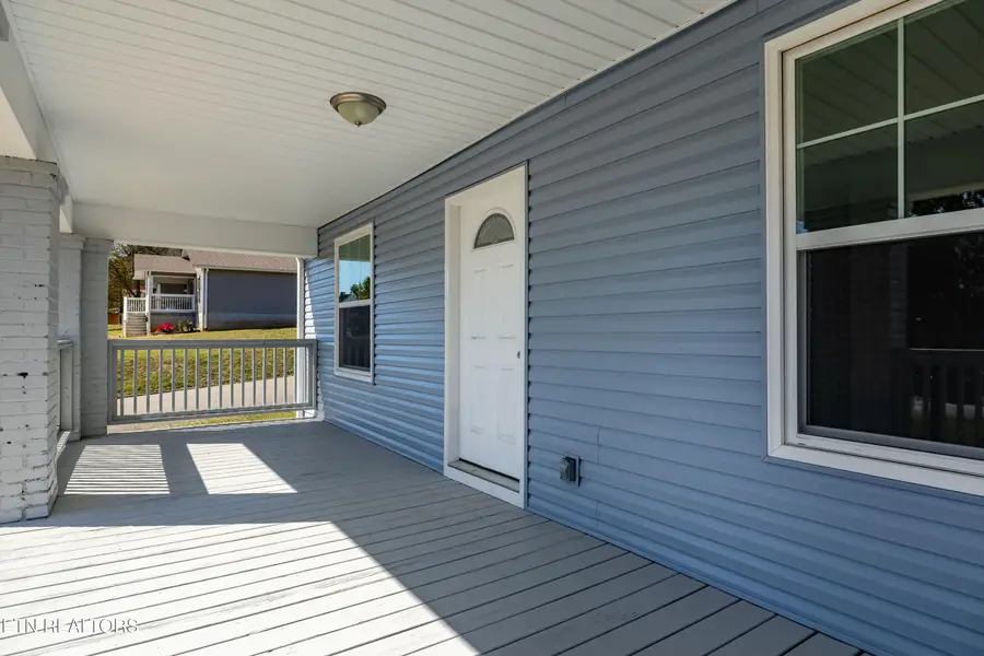 415 W 1st Ave, Lenoir City, TN 37771 - #2