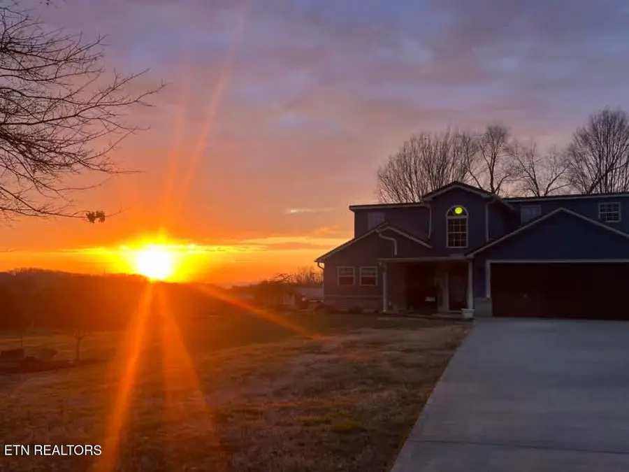 109 Ridgefield Drive, Dandridge, TN 37725 - #3