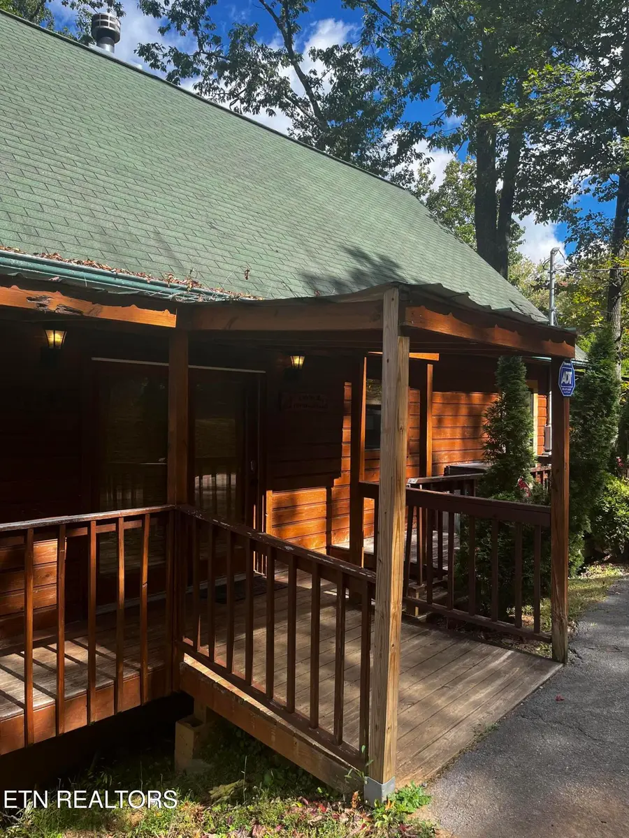 1724 N Dogwood Lane, Sevierville, TN 37876 - #2